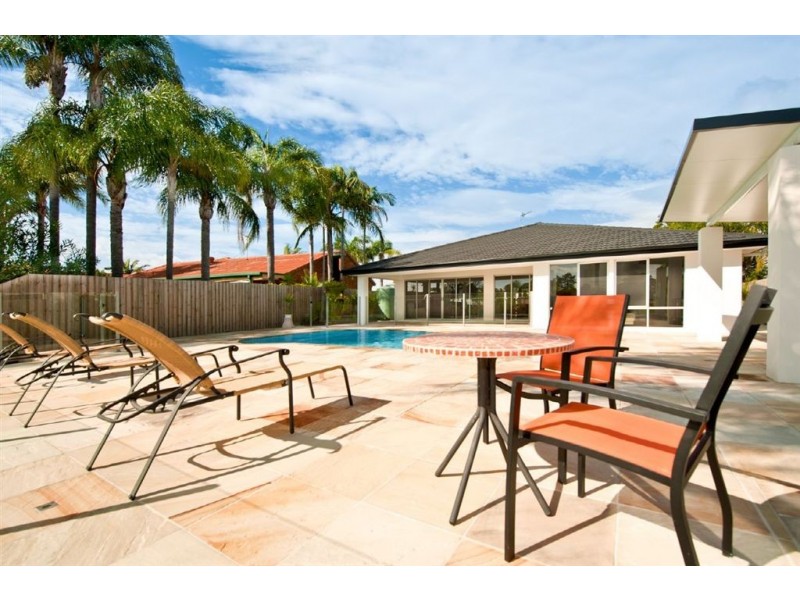 8 Winch Court, Mermaid Waters QLD 4218