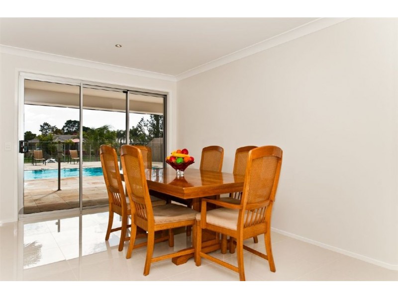 8 Winch Court, Mermaid Waters QLD 4218