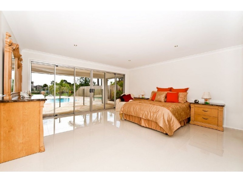 8 Winch Court, Mermaid Waters QLD 4218