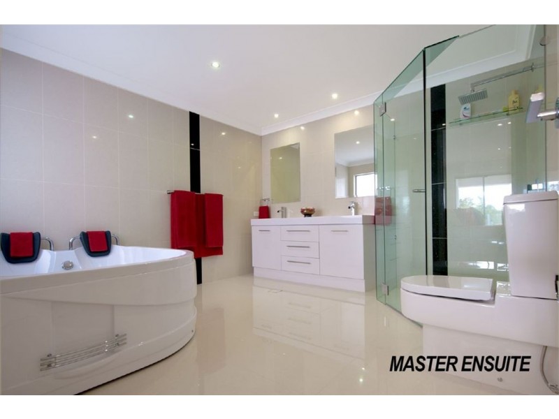 8 Winch Court, Mermaid Waters QLD 4218