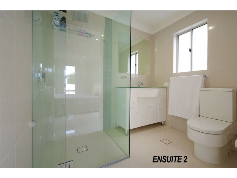 8 Winch Court, Mermaid Waters QLD 4218