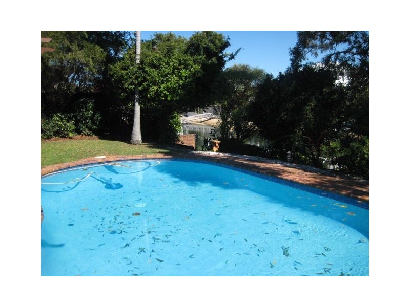 11 Lakeland Key, Broadbeach Waters QLD 4218