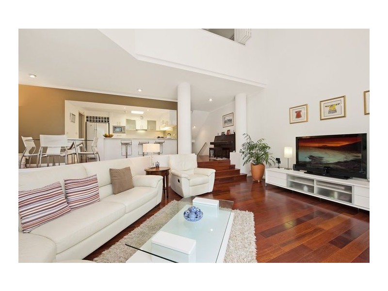 4/125 Santa Cruz Boulevard, Clear Island Waters QLD 4226