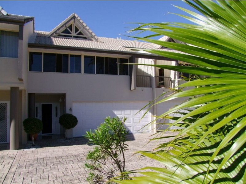 4/125 Santa Cruz Boulevard, Clear Island Waters QLD 4226