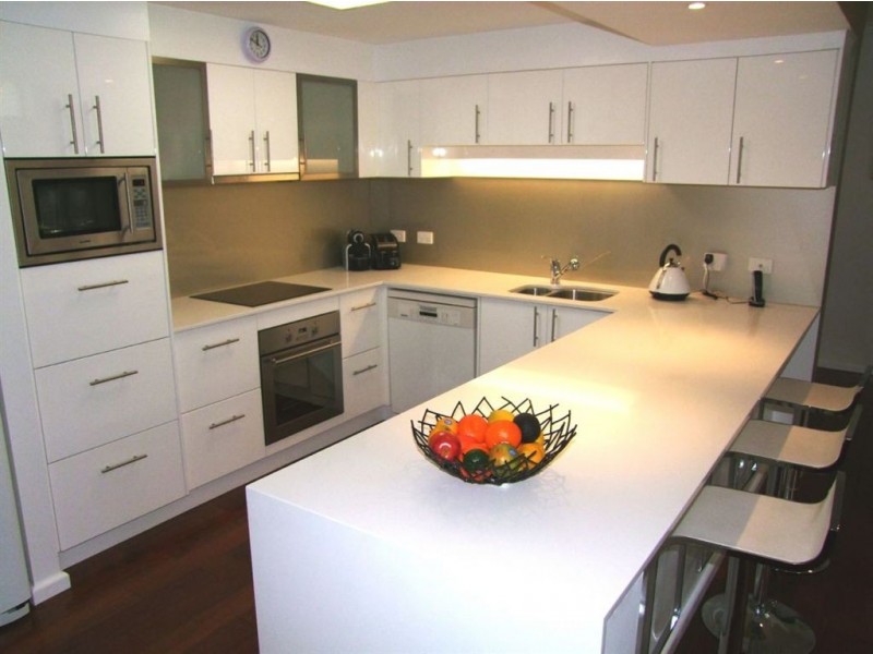 4/125 Santa Cruz Boulevard, Clear Island Waters QLD 4226