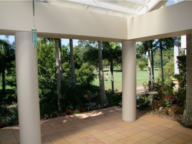 4/125 Santa Cruz Boulevard, Clear Island Waters QLD 4226