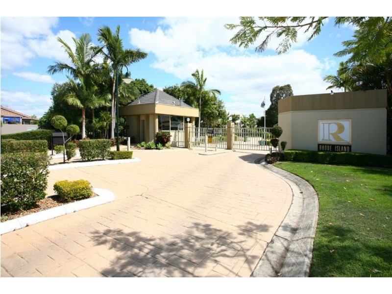 4/125 Santa Cruz Boulevard, Clear Island Waters QLD 4226