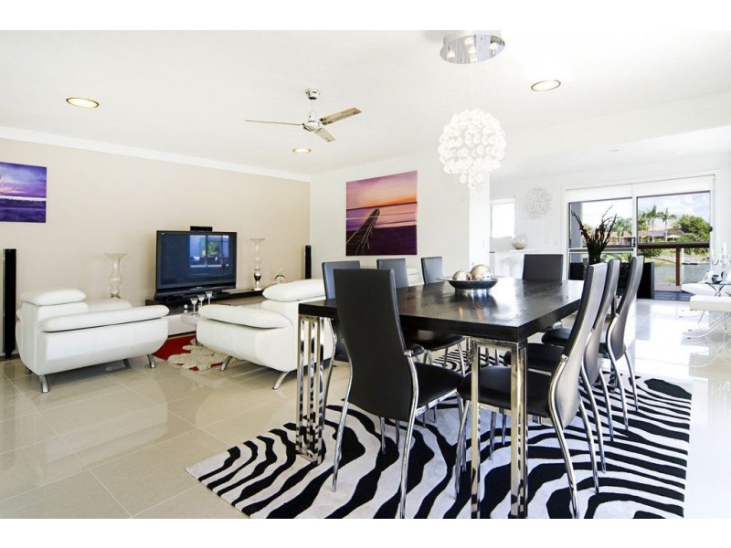 46 Arcadia Drive, Mermaid Waters QLD 4218