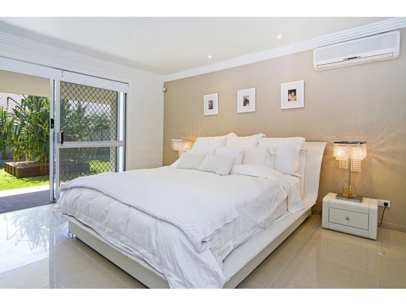 46 Arcadia Drive, Mermaid Waters QLD 4218