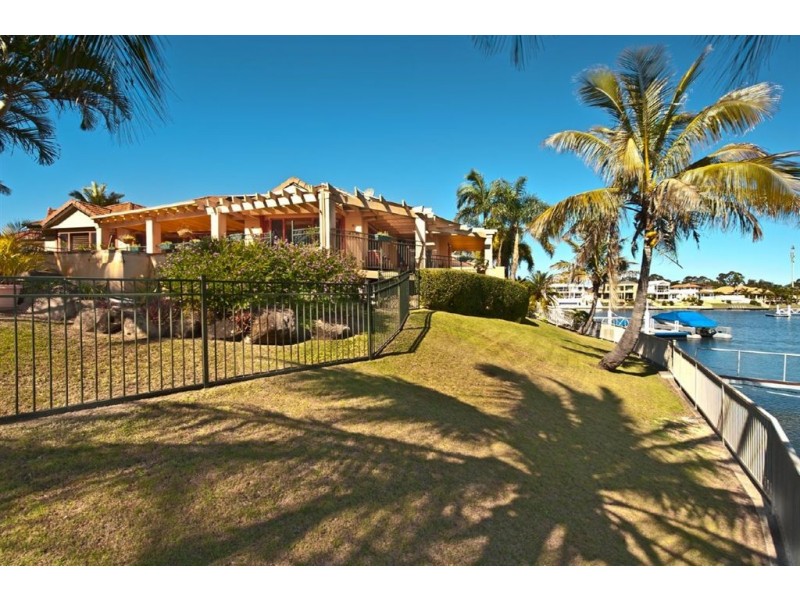 15 Salamander Court, Mermaid Waters QLD 4218