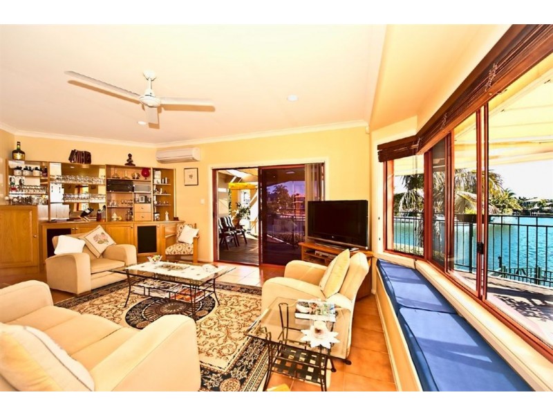 15 Salamander Court, Mermaid Waters QLD 4218