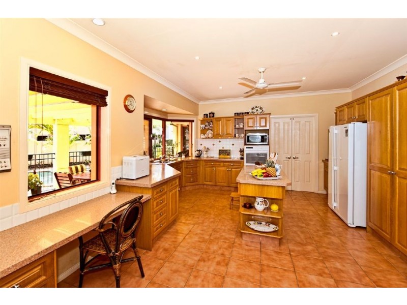 15 Salamander Court, Mermaid Waters QLD 4218