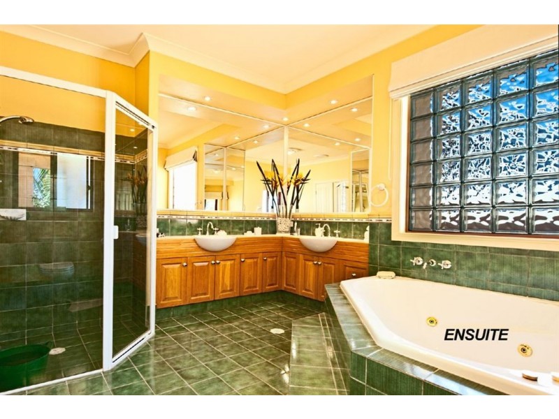 15 Salamander Court, Mermaid Waters QLD 4218