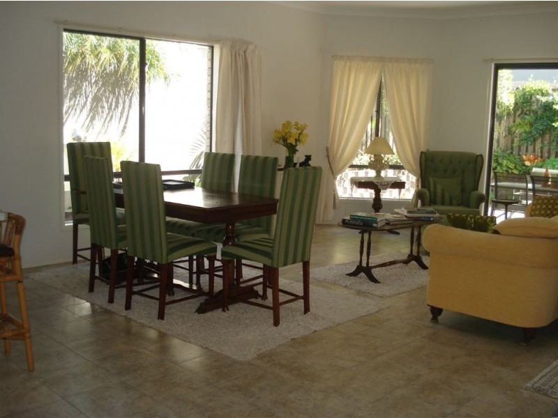 64 Azzurra Drive, Varsity Lakes QLD 4227