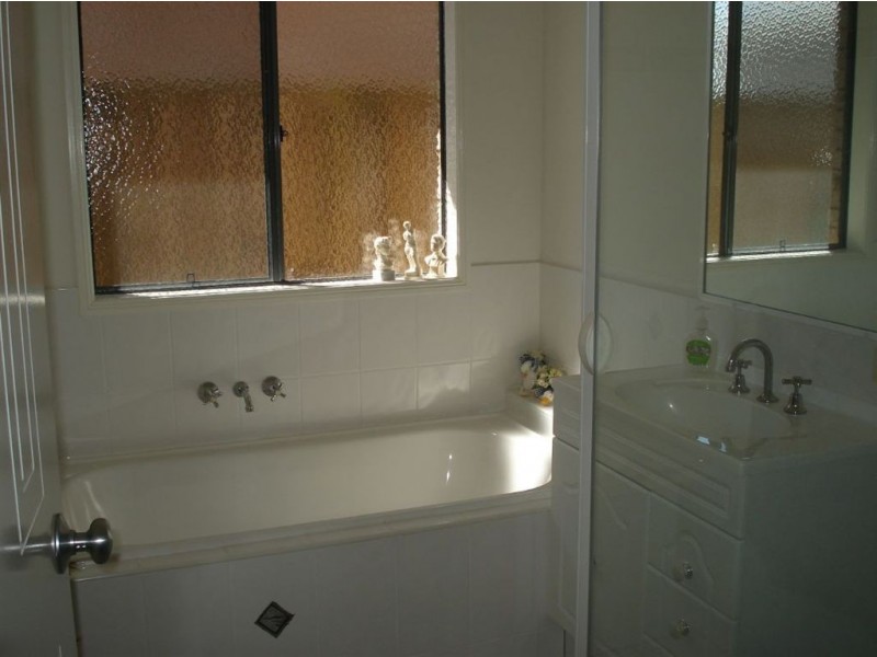 64 Azzurra Drive, Varsity Lakes QLD 4227