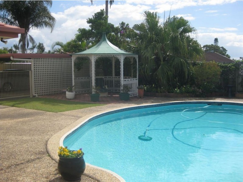 8 Koomooloo Court, Mermaid Waters QLD 4218