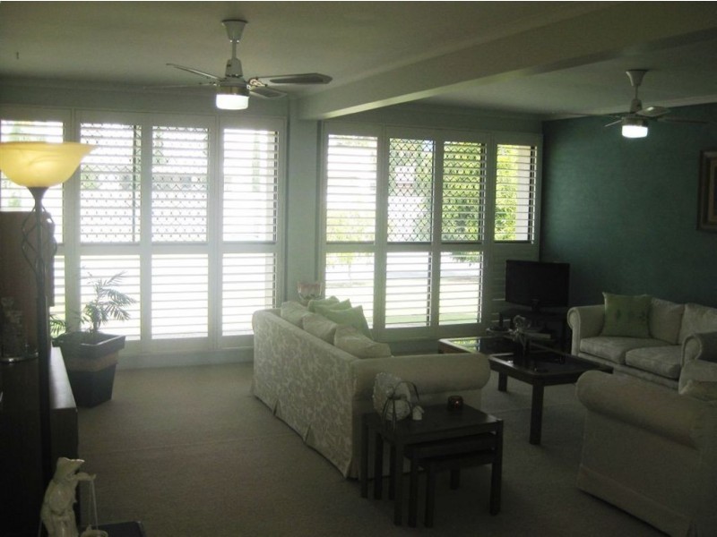 8 Koomooloo Court, Mermaid Waters QLD 4218