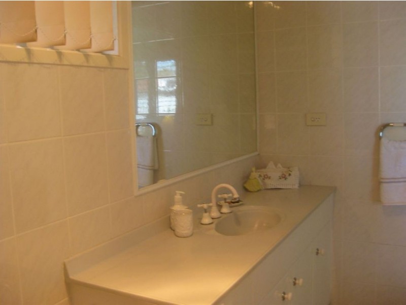 8 Koomooloo Court, Mermaid Waters QLD 4218