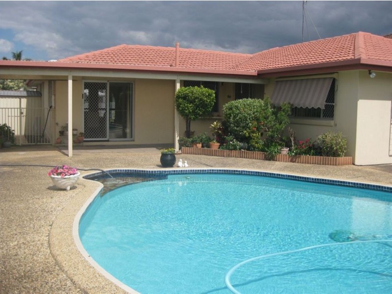 8 Koomooloo Court, Mermaid Waters QLD 4218