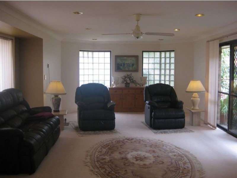 21 Saxonvale Terrace, Mermaid Waters QLD 4218