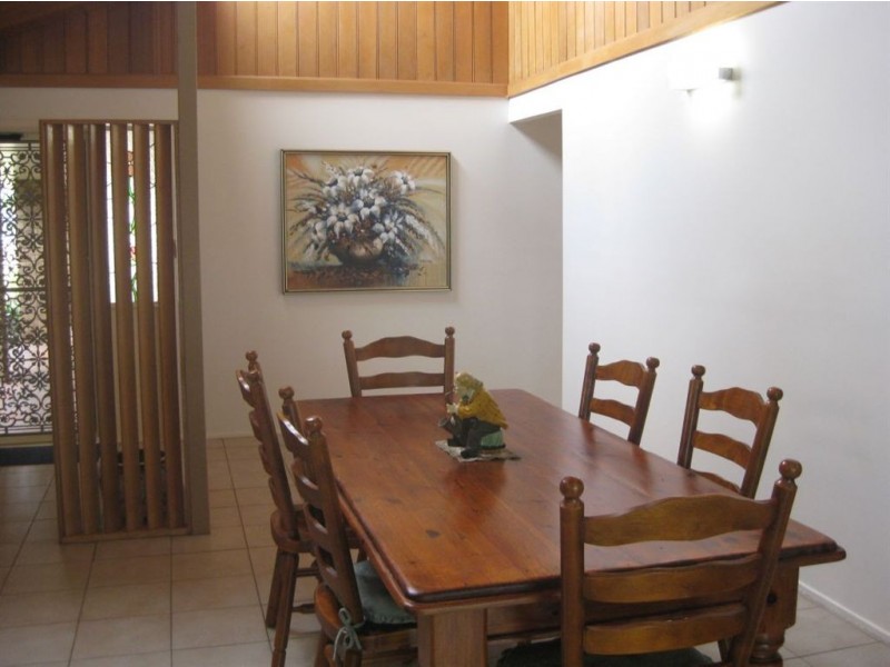 21 Saxonvale Terrace, Mermaid Waters QLD 4218