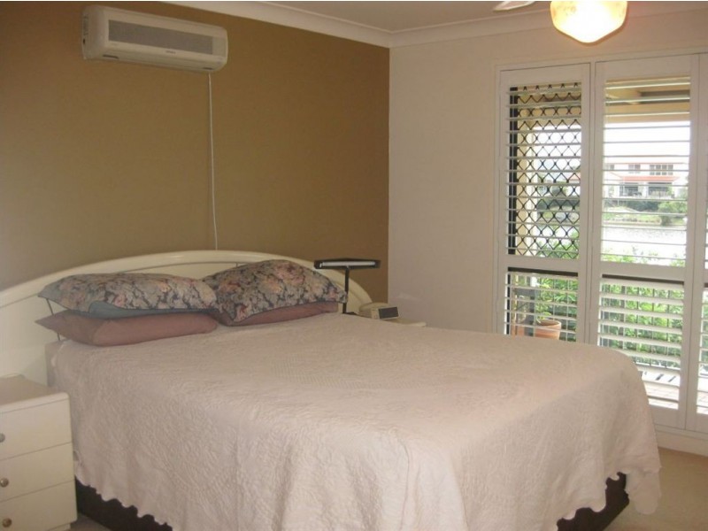 21 Saxonvale Terrace, Mermaid Waters QLD 4218