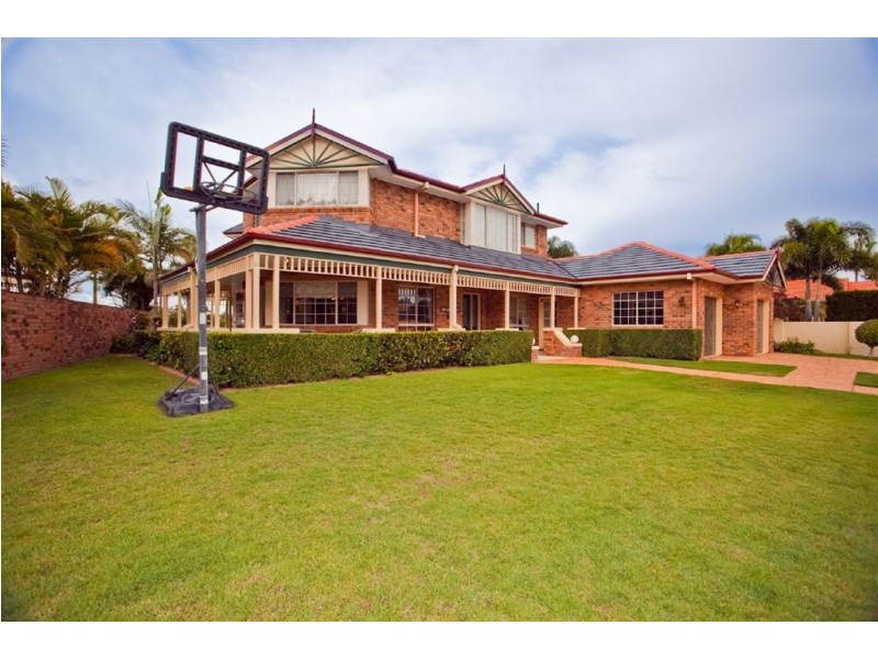 120 Santa Cruz Boulevard, Clear Island Waters QLD 4226