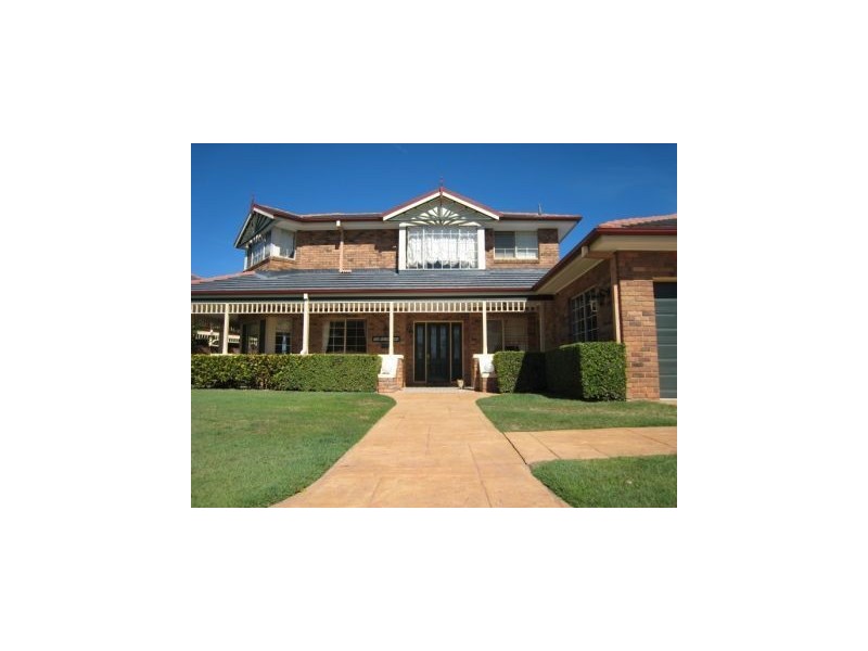 120 Santa Cruz Boulevard, Clear Island Waters QLD 4226