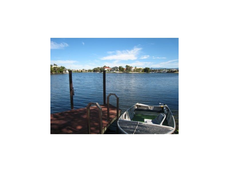 120 Santa Cruz Boulevard, Clear Island Waters QLD 4226