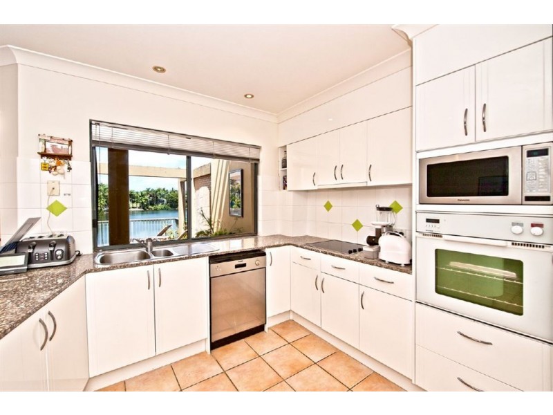 3/125 Santa Cruz Boulevard, Clear Island Waters QLD 4226
