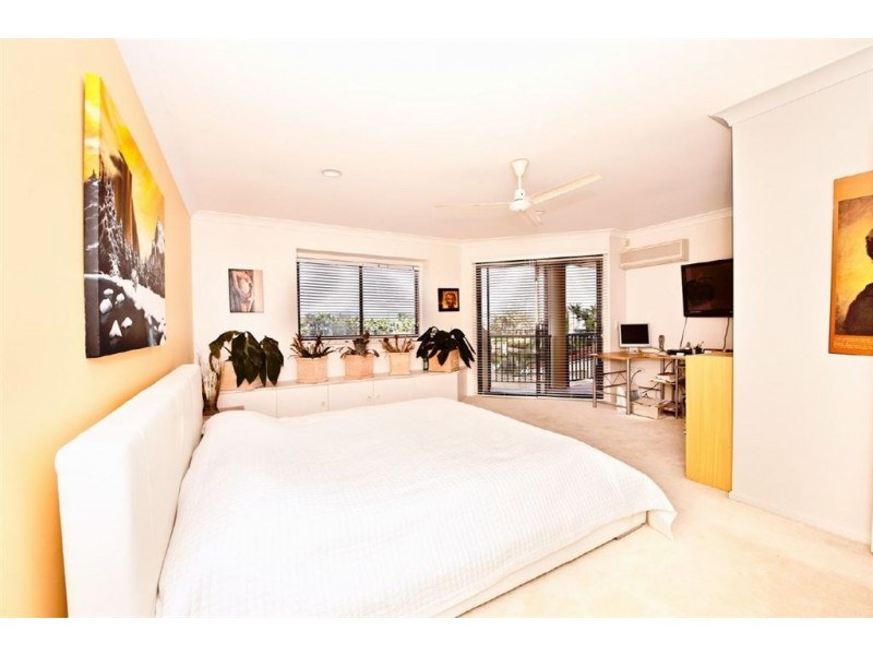 3/125 Santa Cruz Boulevard, Clear Island Waters QLD 4226