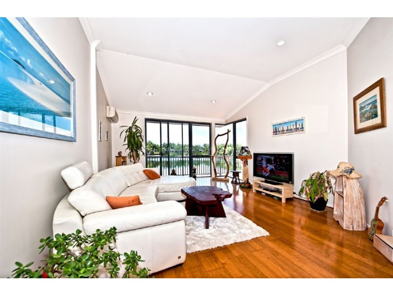 3/125 Santa Cruz Boulevard, Clear Island Waters QLD 4226