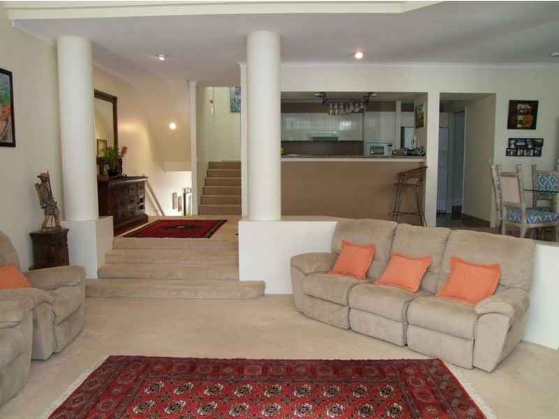3/125 Santa Cruz Boulevard, Clear Island Waters QLD 4226