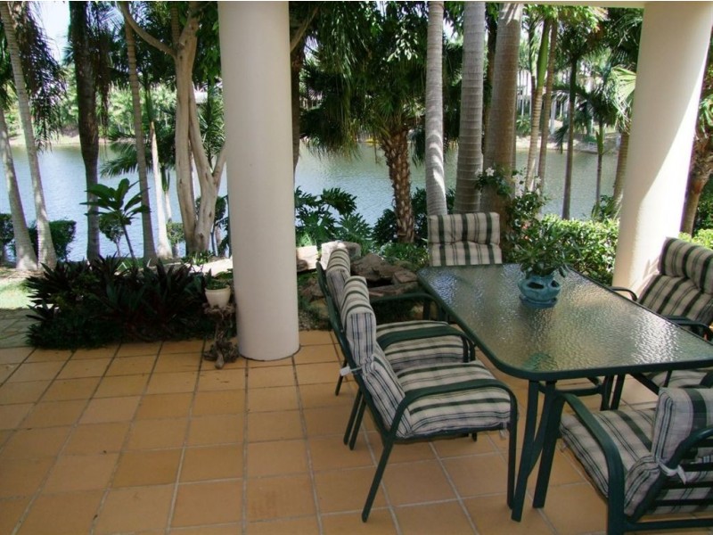 3/125 Santa Cruz Boulevard, Clear Island Waters QLD 4226