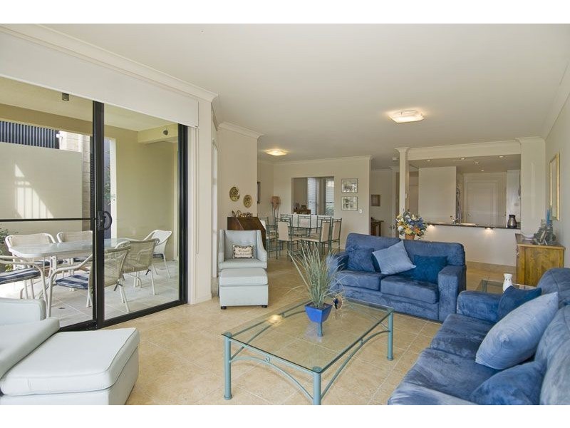 2124/1 The Vistas Drive, Carrara QLD 4211