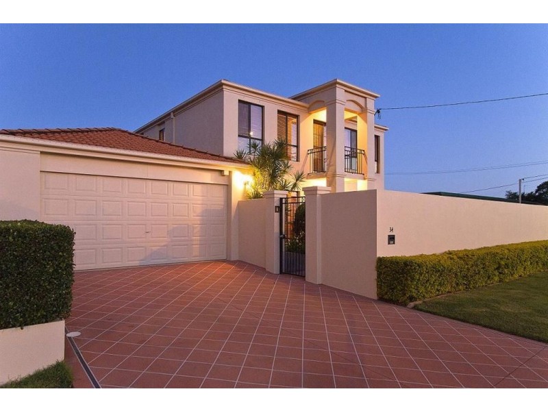 34 Sunshine Boulevard, Broadbeach Waters QLD 4218