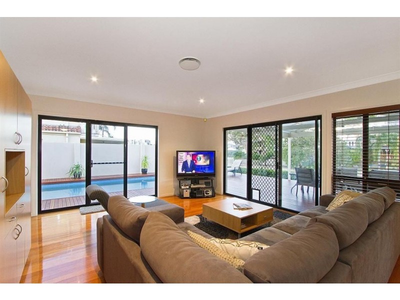 34 Sunshine Boulevard, Broadbeach Waters QLD 4218