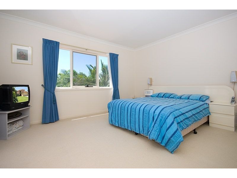 3 Meadowview Drive, Carrara QLD 4211