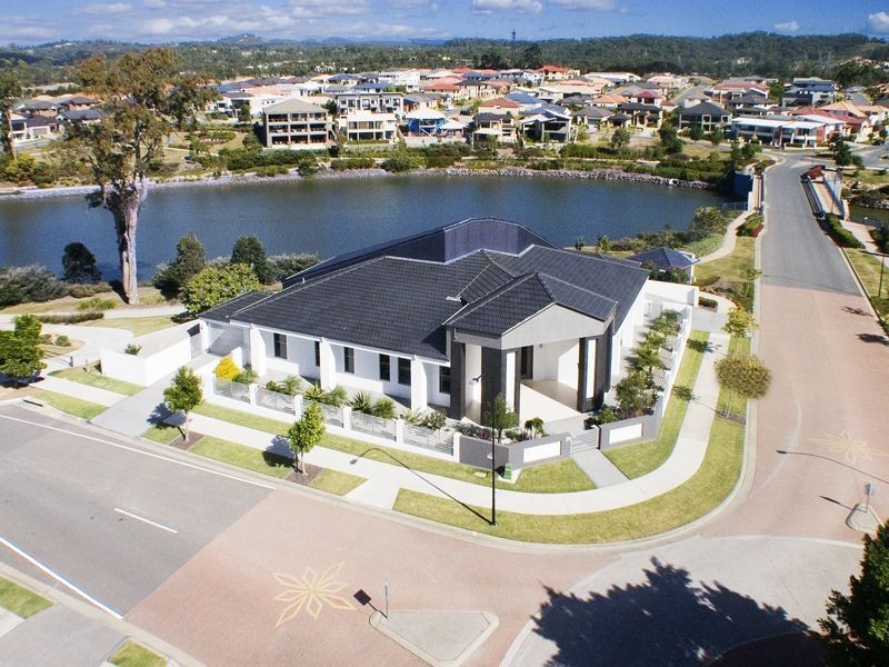 27 Azzura Drive, Varsity Lakes QLD 4227