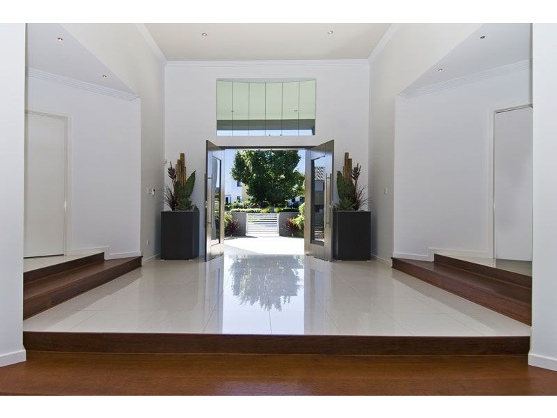 27 Azzura Drive, Varsity Lakes QLD 4227