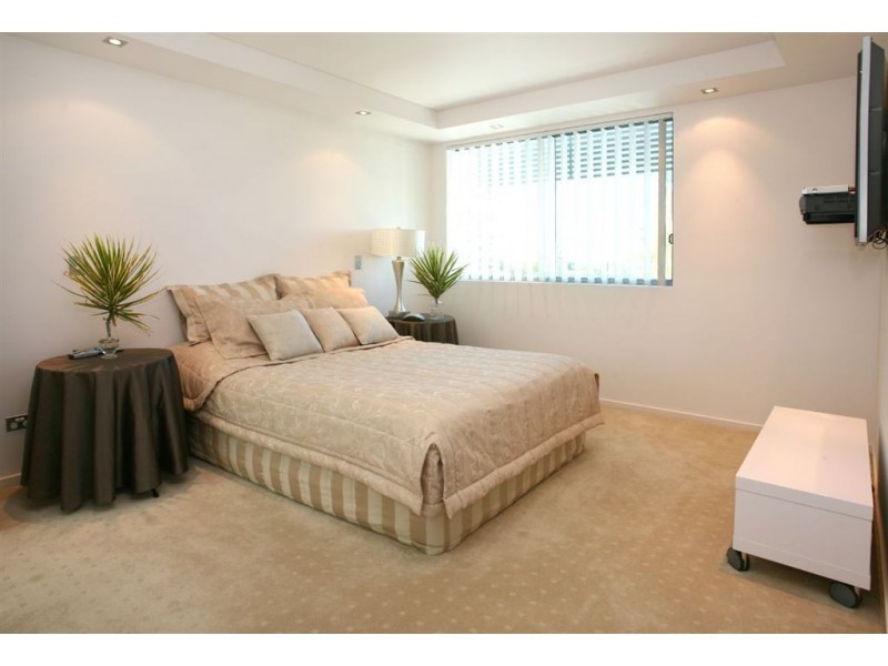 2/238 Hedges Avenue, Mermaid Beach QLD 4218