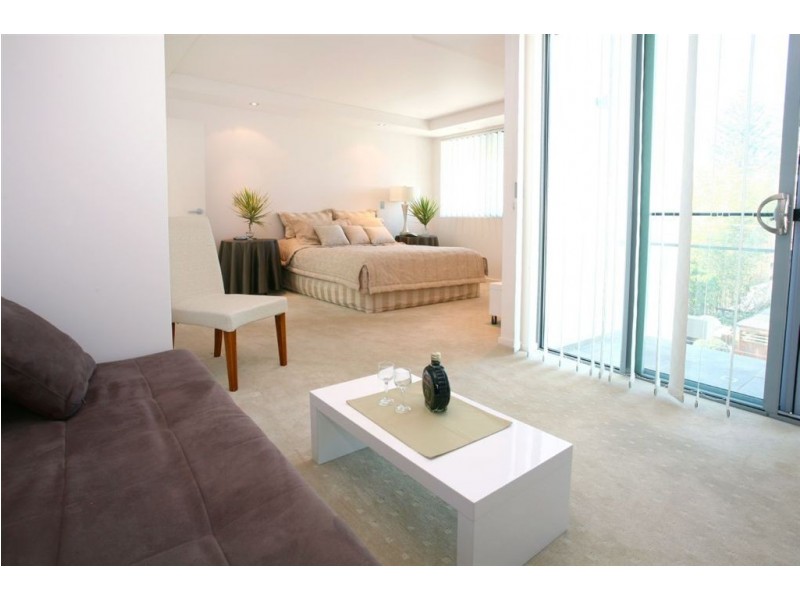 2/238 Hedges Avenue, Mermaid Beach QLD 4218