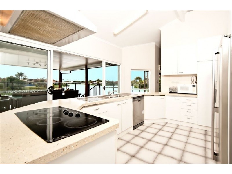 26 Peninsula Court, Mermaid Waters QLD 4218