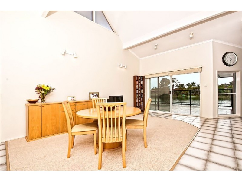 26 Peninsula Court, Mermaid Waters QLD 4218