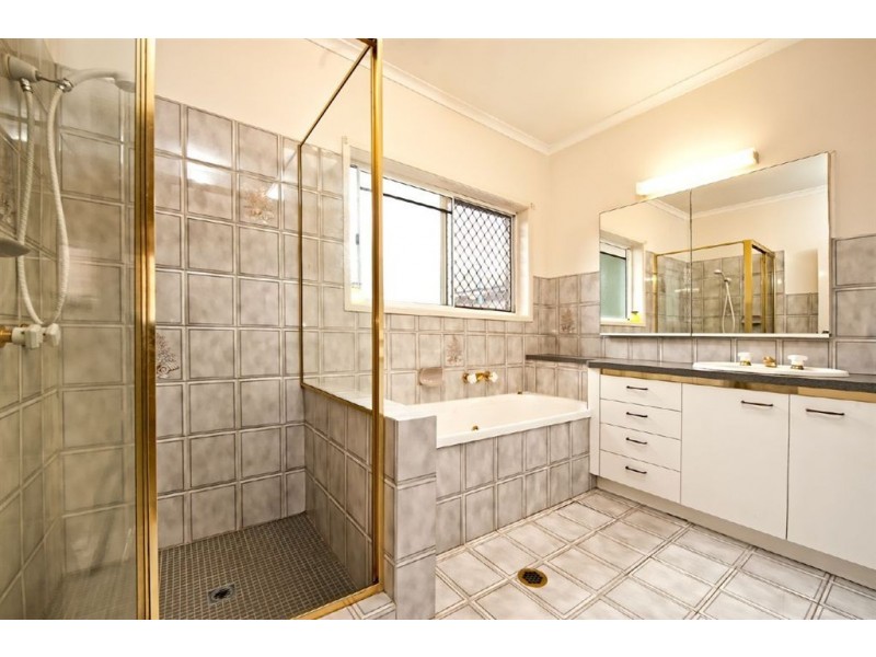 26 Peninsula Court, Mermaid Waters QLD 4218