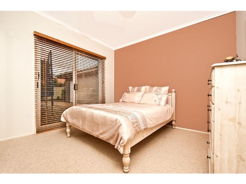 26 Peninsula Court, Mermaid Waters QLD 4218