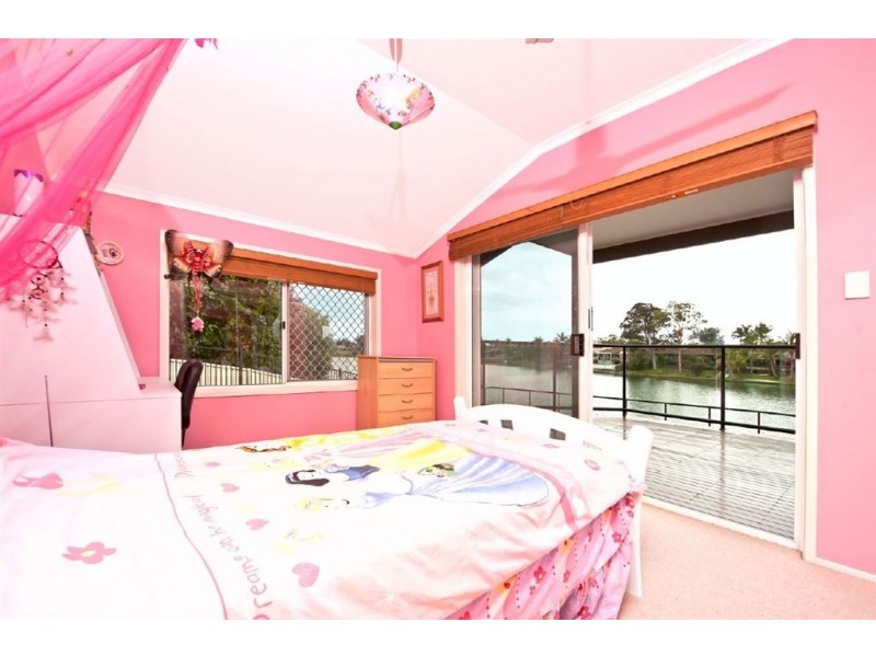 26 Peninsula Court, Mermaid Waters QLD 4218