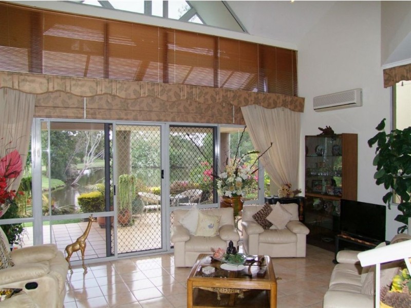 3/125 Santa Cruz Boulevard “3 Bridgeton”, Clear Island Waters QLD 4226