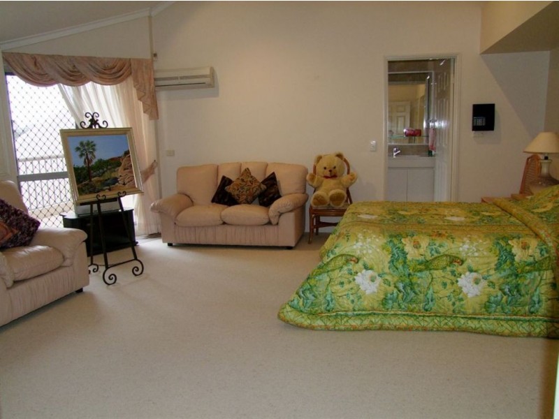 3/125 Santa Cruz Boulevard “3 Bridgeton”, Clear Island Waters QLD 4226