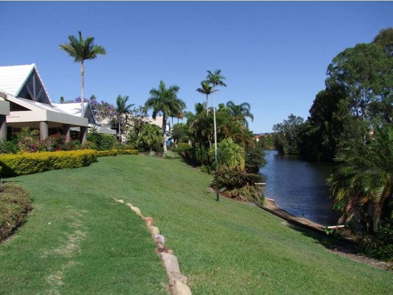 3/125 Santa Cruz Boulevard “3 Bridgeton”, Clear Island Waters QLD 4226